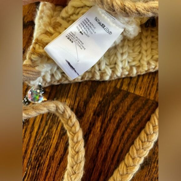 Urban Outfitters Luna Chunky Charm Beanie NWT - Ivory - Picture 6 of 7